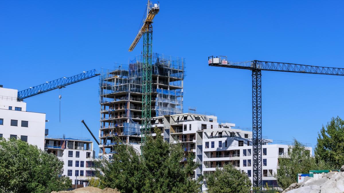 Las compraventas de viviendas caen un 11,2% hasta marzo por el coste de las hipotecas