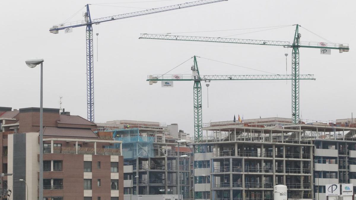 La Cambra ve una economía catalana más productiva, pero advierte de que la vivienda frena sus beneficios
