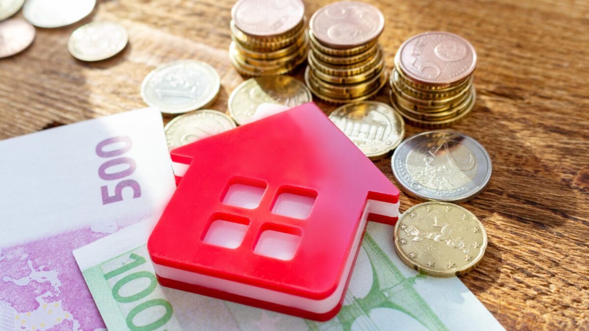 El precio de compra de la vivienda sube un 9,4% en abril y hunde las ventas por cuarto mes consecutivo