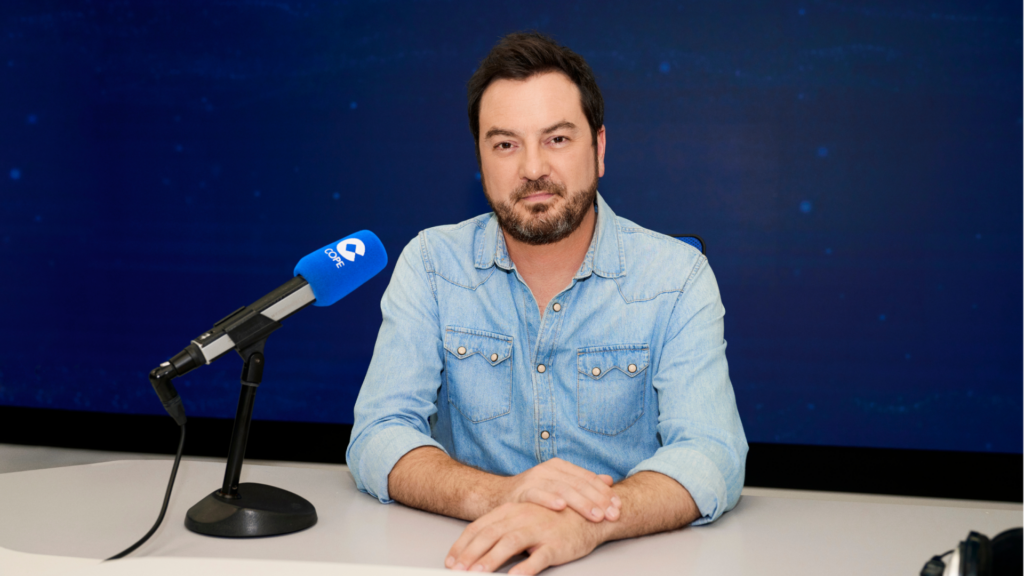 Jorge Bustos, sobre las protestas de los opositores suspensos: «Que aspirantes a maestros hablen de injusticia cuando proliferan las faltas de ortografía clama al cielo»