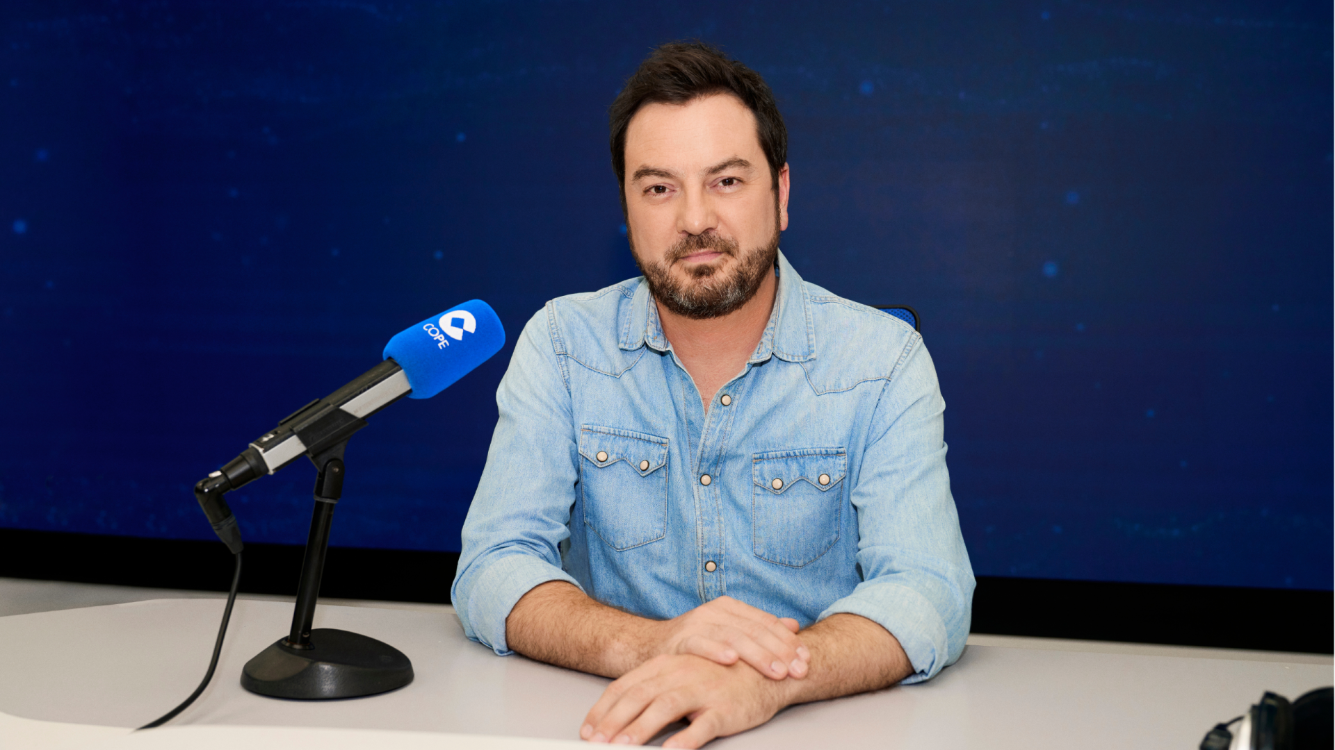 Jorge Bustos, sobre las protestas de los opositores suspensos: "Que aspirantes a maestros hablen de injusticia cuando proliferan las faltas de ortografía clama al cielo"