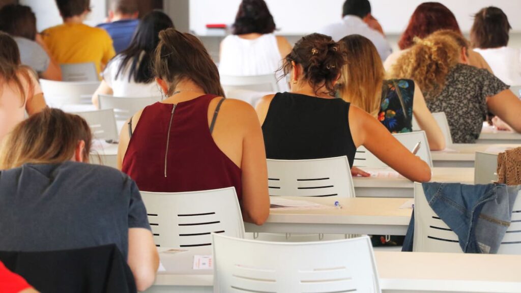 Solo diez aspirantes de los 3.304 que se presentaron, aprueban las oposiciones de … – Cadena SER