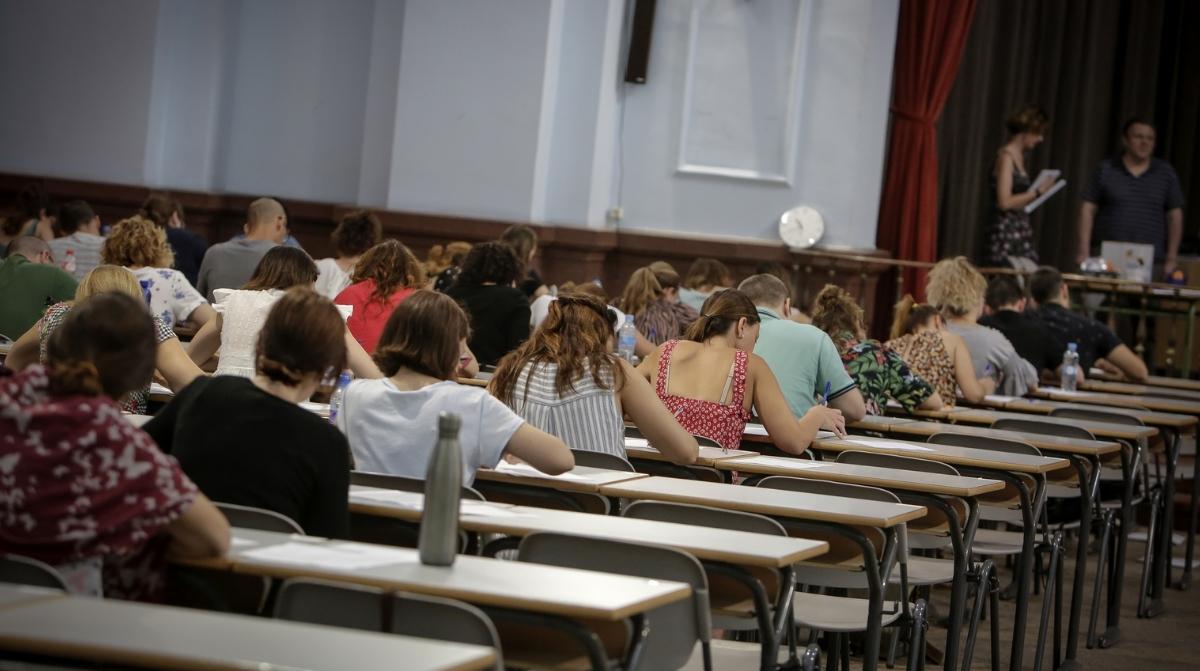 El secreto para aprobar las oposiciones andaluzas: casi la mitad de los inscritos ni siquiera se presentará al examen