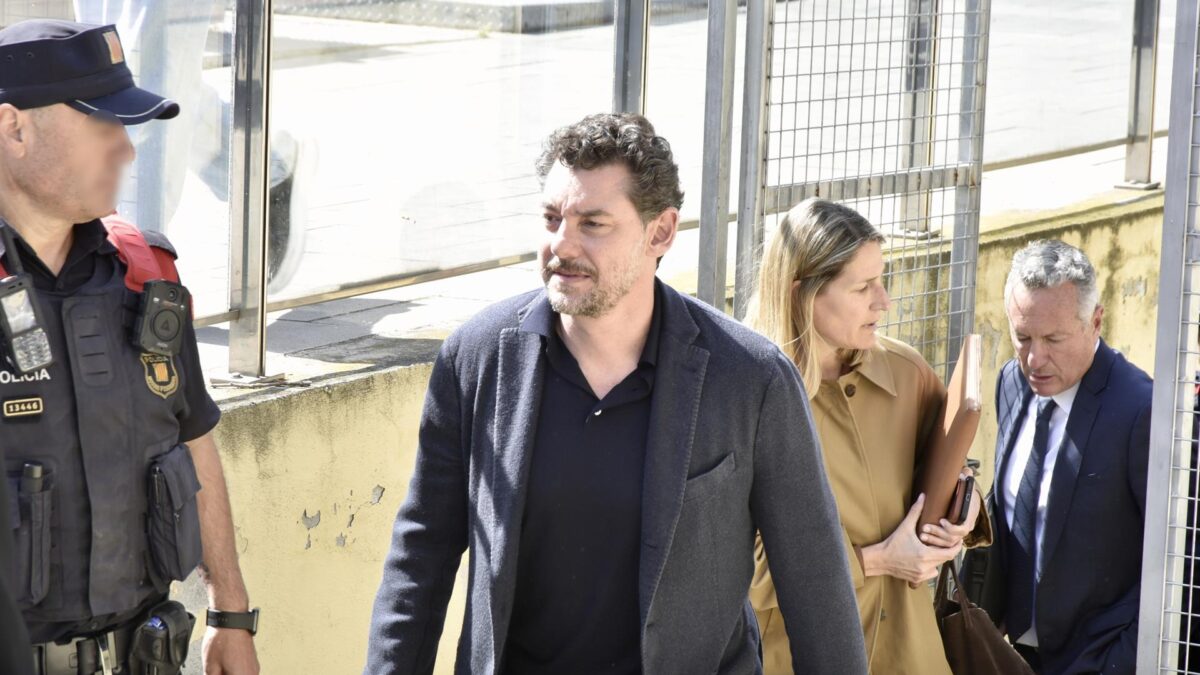 Dos pasos, una huella y un millón de € de fianza: el rompecabezas que mantiene a Jonathan Andic, hijo del fundador de Mango, entre el accidente y el homicidio