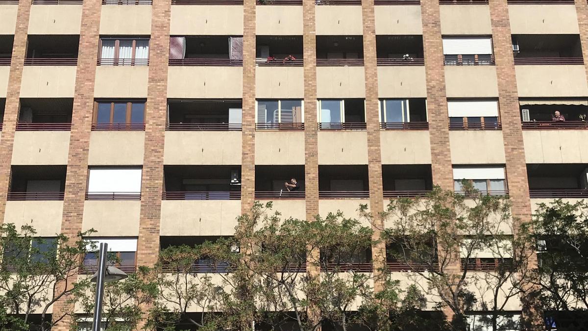 Propietarios e inquilinos chocan por la ley catalana contra la compra de vivienda especulativa: "es una aberración jurídica"