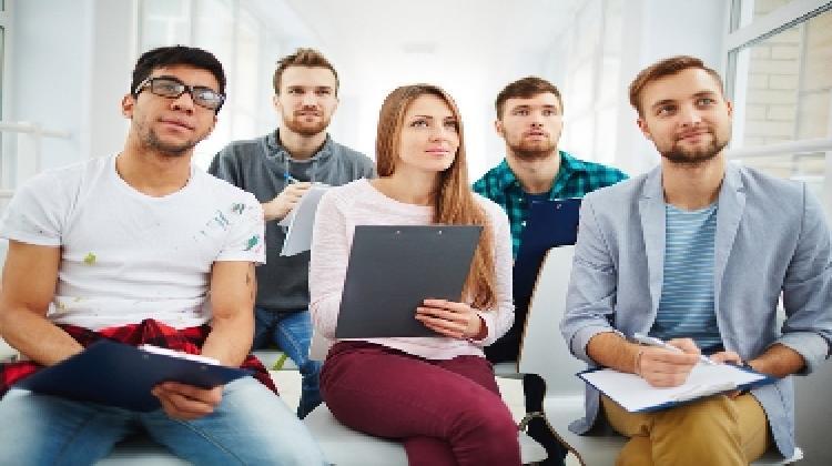 Oposiciones 2026 de ingreso a los cuerpos docentes en Andalucía: asignación provisional de plazas a tribunales