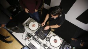 Australia se resiste a premiar la música creada por inteligencia artificial - El Correo 7
