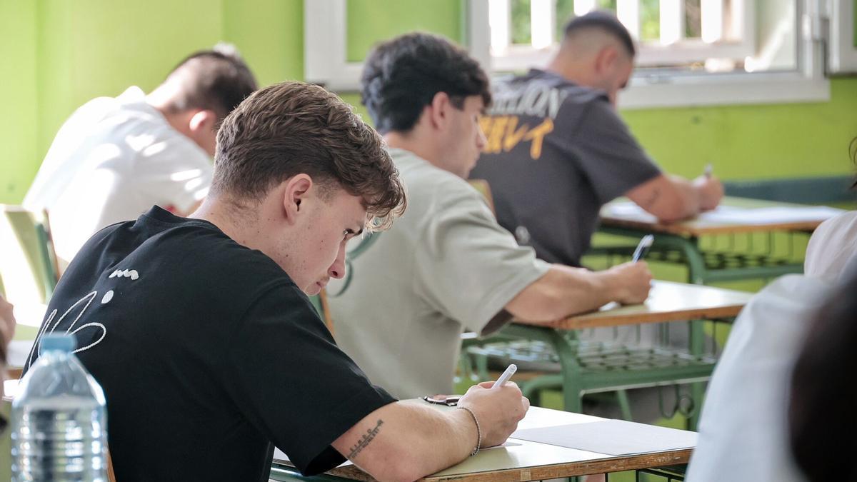 Más de 70 plazas sin cubrir en las oposiciones de Educación de Canarias: casi todas en Secundaria
