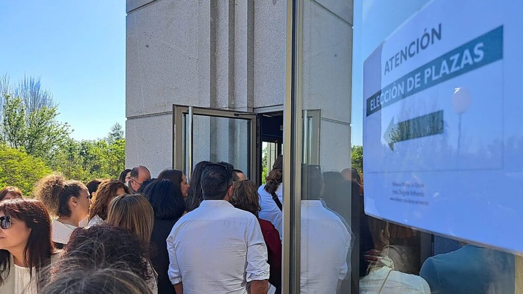 La Junta convoca a más de 300 laborales para adjudicarles plazas vacantes fijas | Hoy