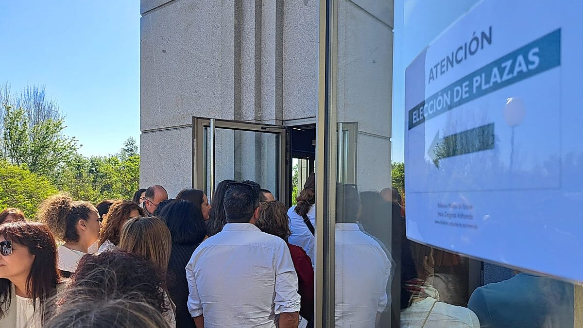 La Junta convoca a más de 300 laborales para adjudicarles plazas vacantes fijas | Hoy