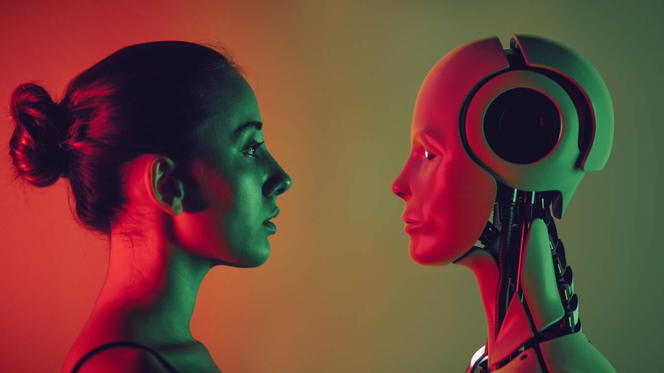 Seis de cada diez españoles recurren a la inteligencia artificial como apoyo emocional durante el verano, según un estudio