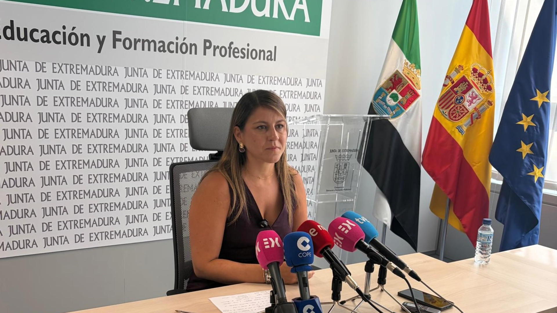 Extremadura regula el uso de móviles e introduce pautas para la inteligencia artificial en las aulas