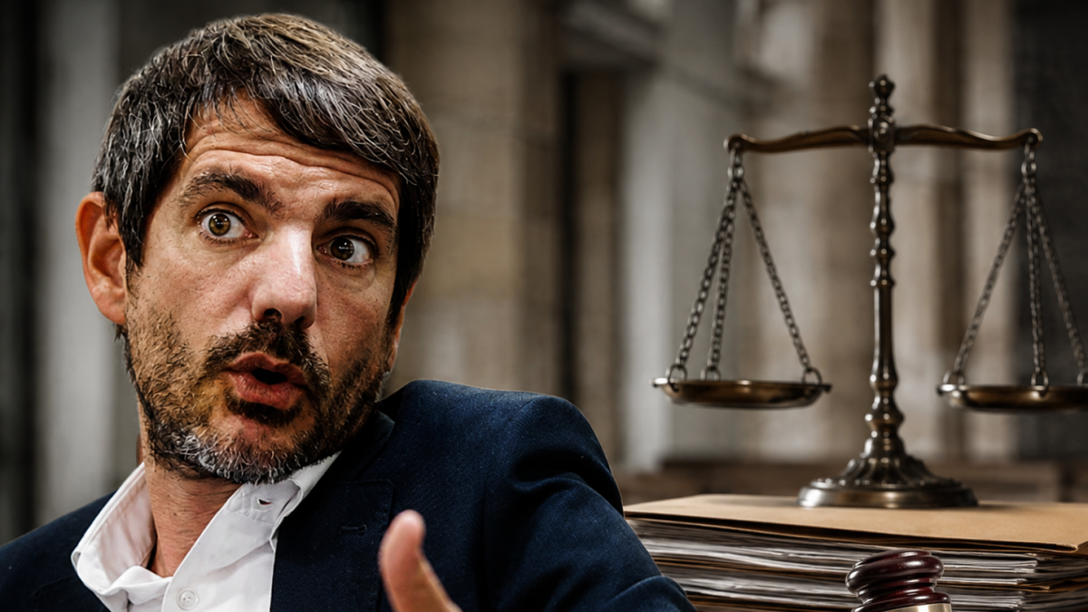 Revés judicial a Urtasun: un juez le obliga a cambiar las bases de unas oposiciones por dejar fuera a aspirantes cualificados