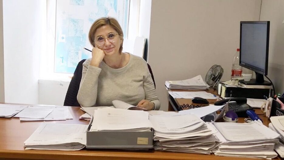 Ana María Cózar Murillo, la primera funcionaria del Ayuntamiento de Tarifa se jubila tras 43 años y medio de servicio