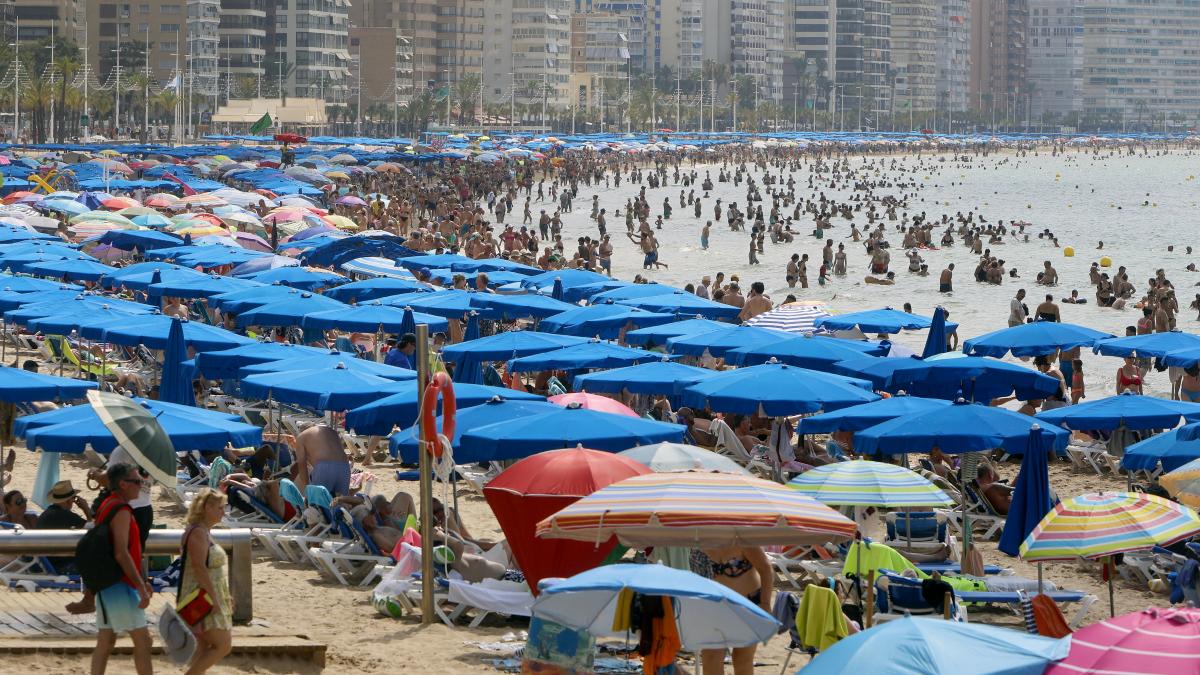 1.700 euros por una semana de alquiler vacacional en Benidorm: suben los precios un 8%