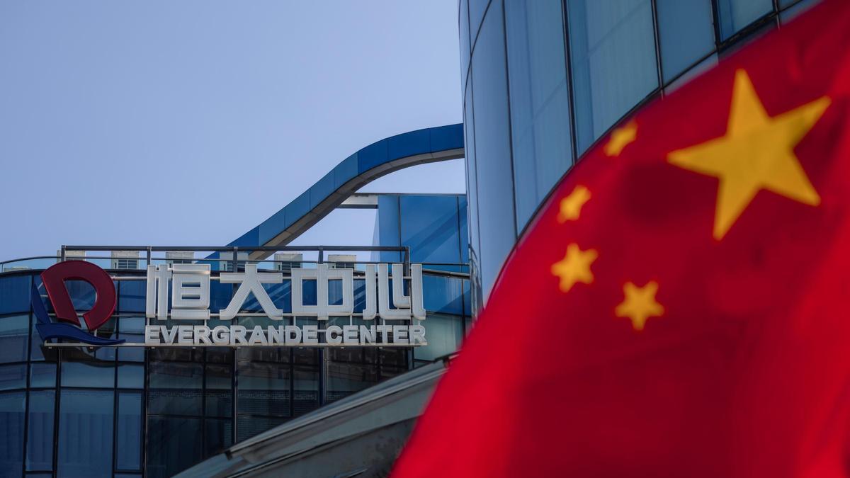 El fundador del gigante inmobiliario chino Evergrande, condenado a cadena perpetua