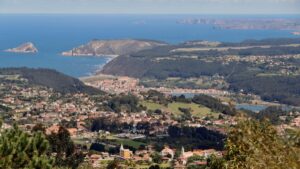 Exiliados por el precio de la vivienda: los baleares se lanzan a comprar casa en Asturias 1
