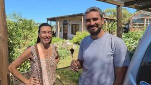 Aldana (49 años) y Martín (45 años) viven sin sueldos fijos en la montaña: "Nosotros no llegábamos a fin de mes ni a pagar el alquiler, mucho menos soñábamos con comprar alguna vez un terreno y construir allí nuestra casa"" 7