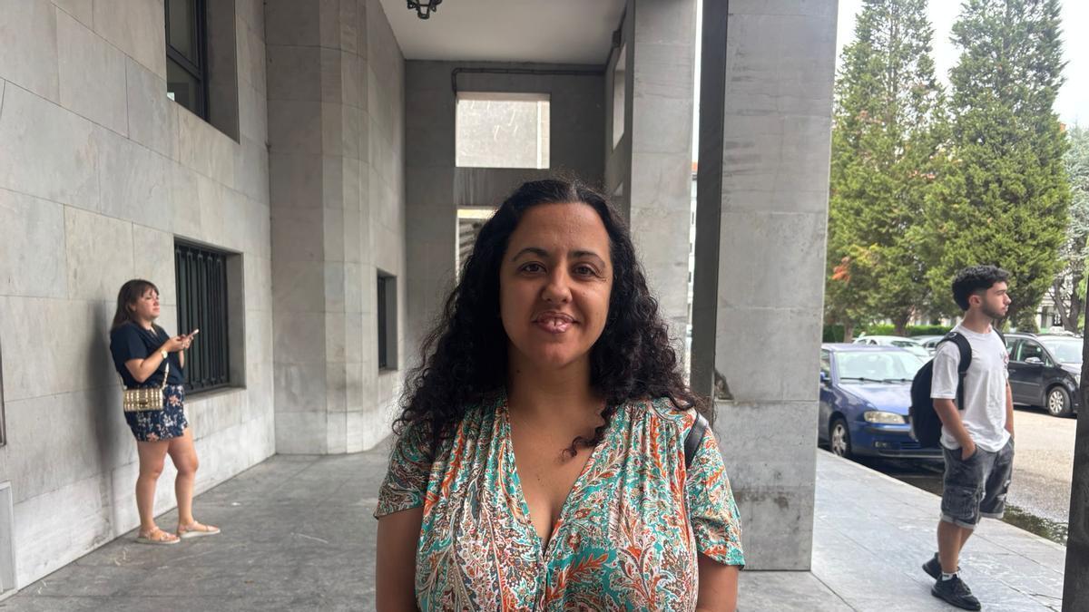 Silvia González, la profesora praviana de 39 años que sacó un 10 en las oposiciones de junio y que ahora tiene plaza fija