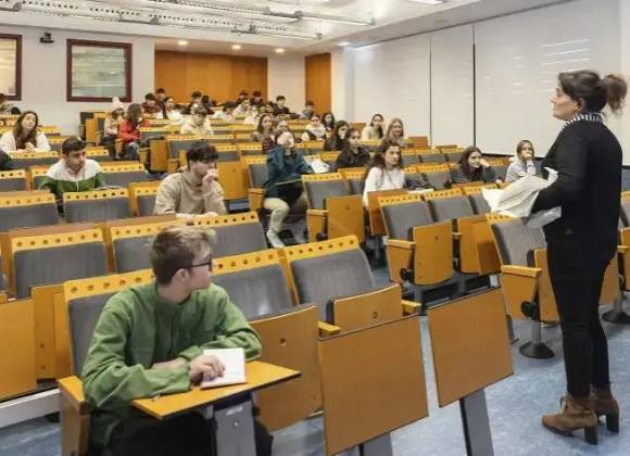 Un cambio normativo a un mes del examen agita la oposición de maestro - El Mundo