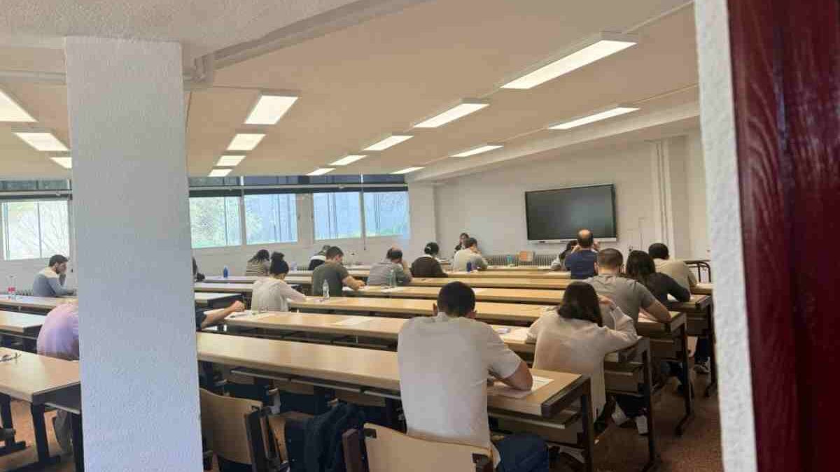 Sanidad aumenta un 4% la oferta de plazas de Medicina para 2027 hasta las 9.676