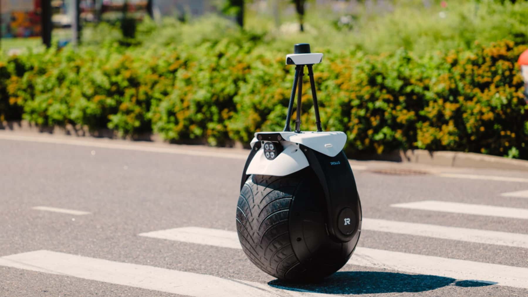 Un robot de seguridad con inteligencia artificial se desplaza sobre una sola rueda con ... - Vozpopuli
