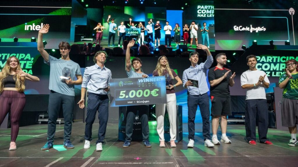 Un alicantino que opositа a bombero se proclama el mejor jugador de videojuegos de España