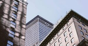 El 16 % de los pisos en venta baja de precio pese a la escasez que prevé el Banco de España