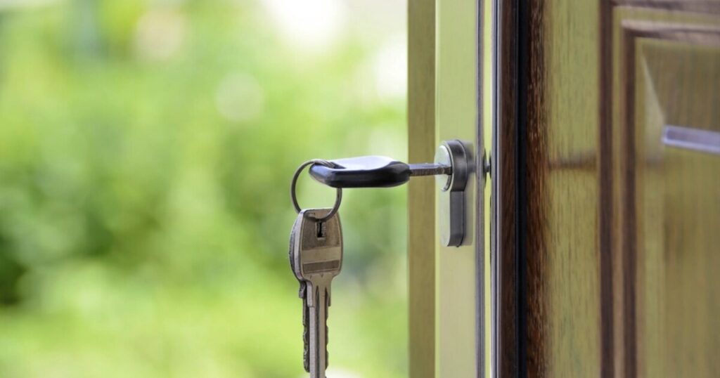 Anuncios de alquiler: qué datos son obligatorios desde hoy y por qué Consumo expedienta a un portal