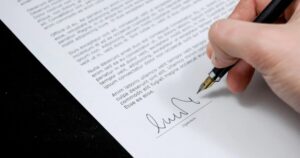 Nuevo real decreto: tu empresa deberá darte por escrito salario, jornada, convenio y uso de algoritmos
